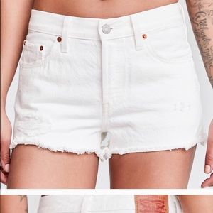 High waisted white 501 levi shorts